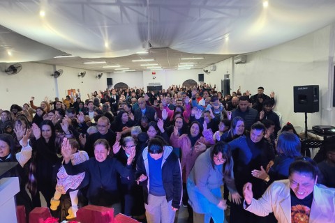 Segundo nossa gratidão aos pioneiros e líderes que passaram por esta igreja